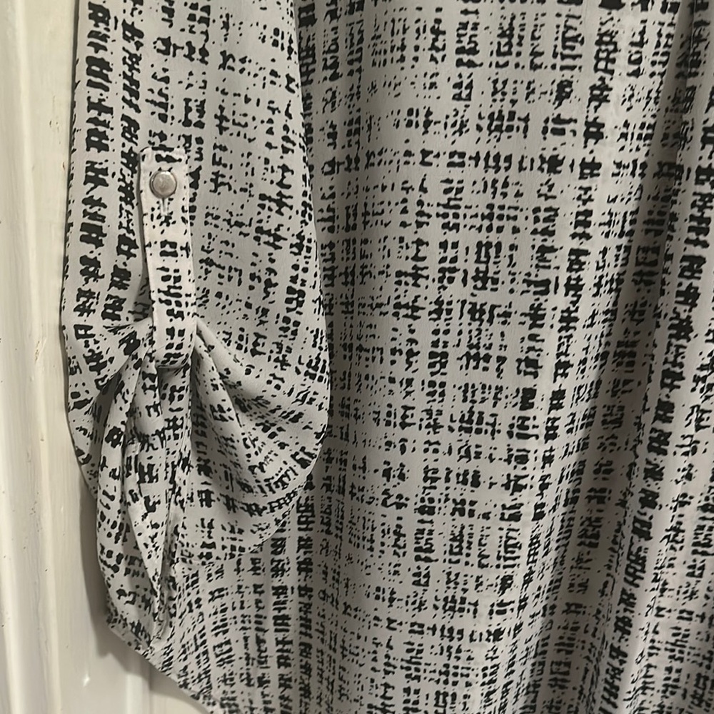Women's Black and White Patterned Top - Picture 4 of 7